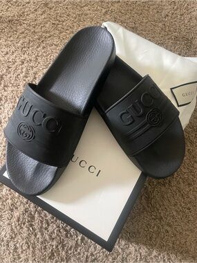Gucci Black Embossed Logo Rubber Slides for Men